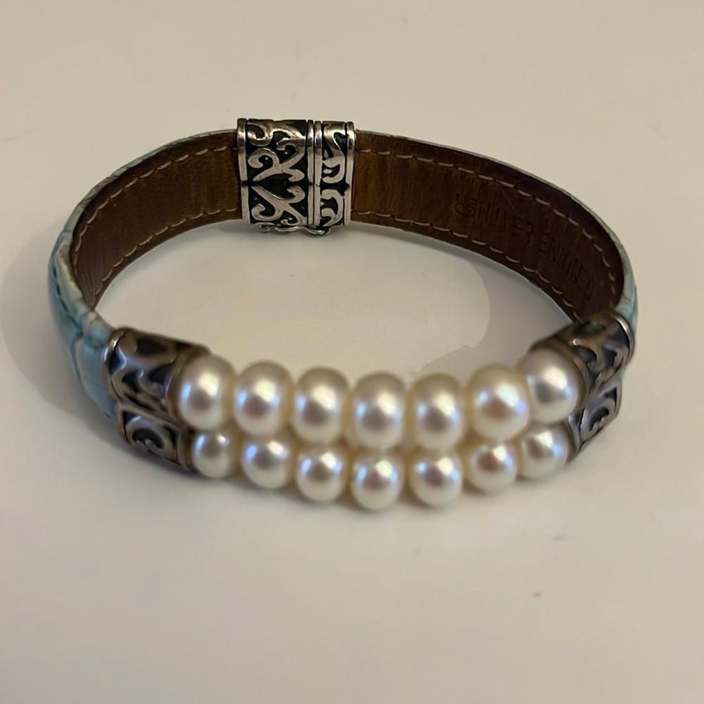 Honora pearl and leather bracelet- great condition!